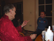 Na het eten nog even dollen met opa